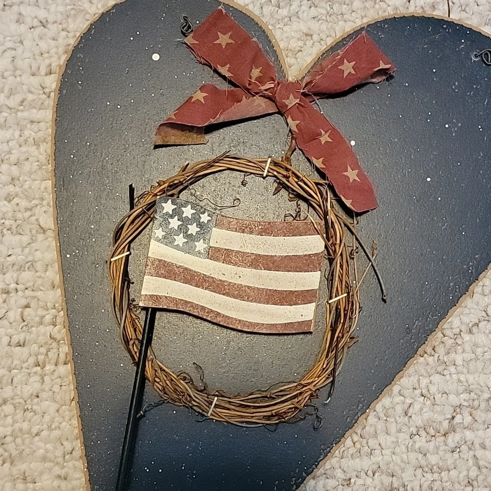 Vintage 🇺🇸 4th of July Heart Wall Wooden Decor With Wire Hanger